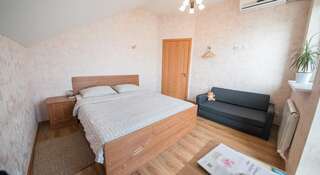 Гостиница Family Hostel Краснодар Двухместный номер с 1 кроватью и общей ванной комнатой-9